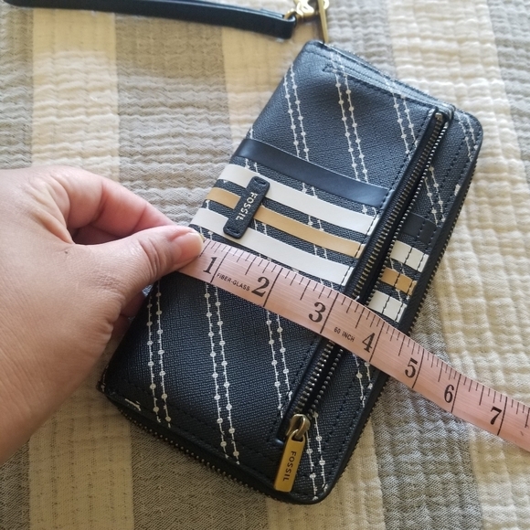 Fossil | Logan RFID Wallet - Picture 6 of 6